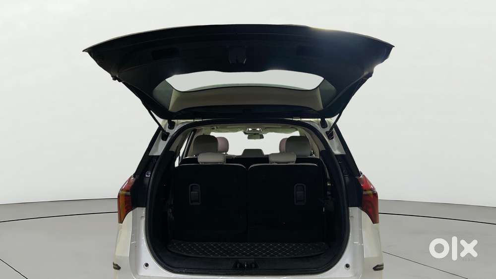 Mahindra Xuv700 2.0 Ax 7 Petrol Mt Str, 2021, Petrol