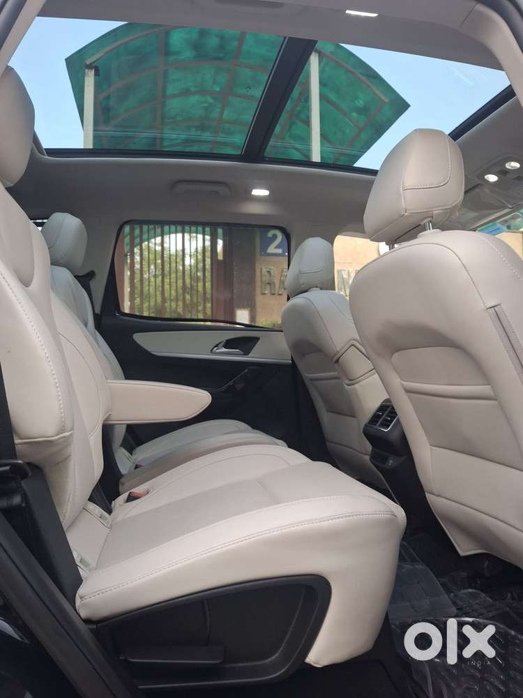 Mahindra Xuv700 2.0 Ax 7 Petrol At Str, 2024, Petrol