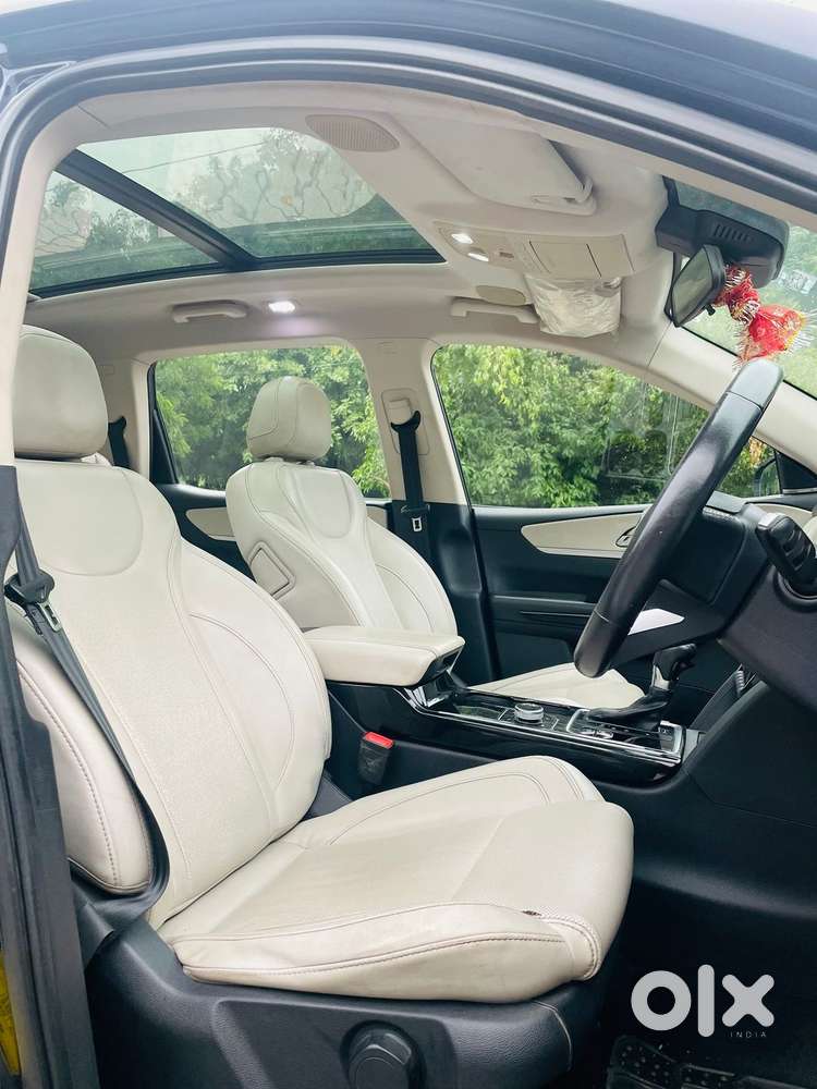 Mahindra Xuv700 2.2 Ax 7 Diesel At Luxury Pack Str, 2023, Diesel