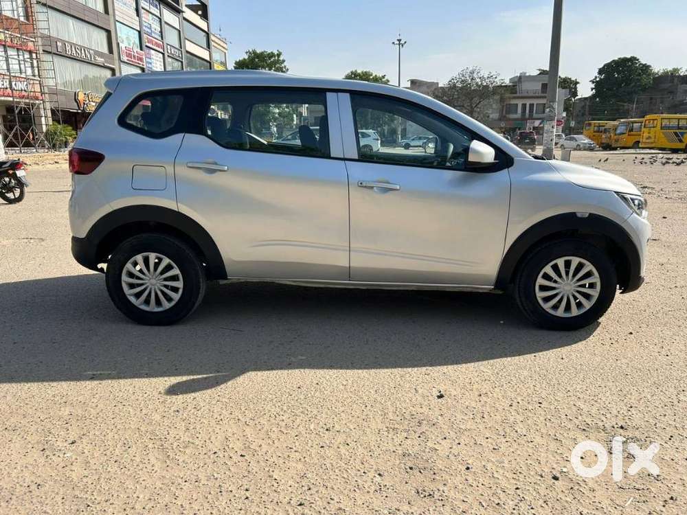 Renault Triber 1.0 Rxe, 2023, Petrol