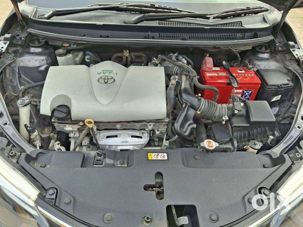 Toyota Yaris V Cvt, 2018, Petrol