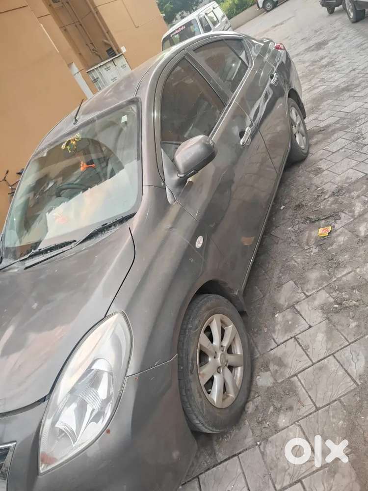 Nissan Sunny 2012