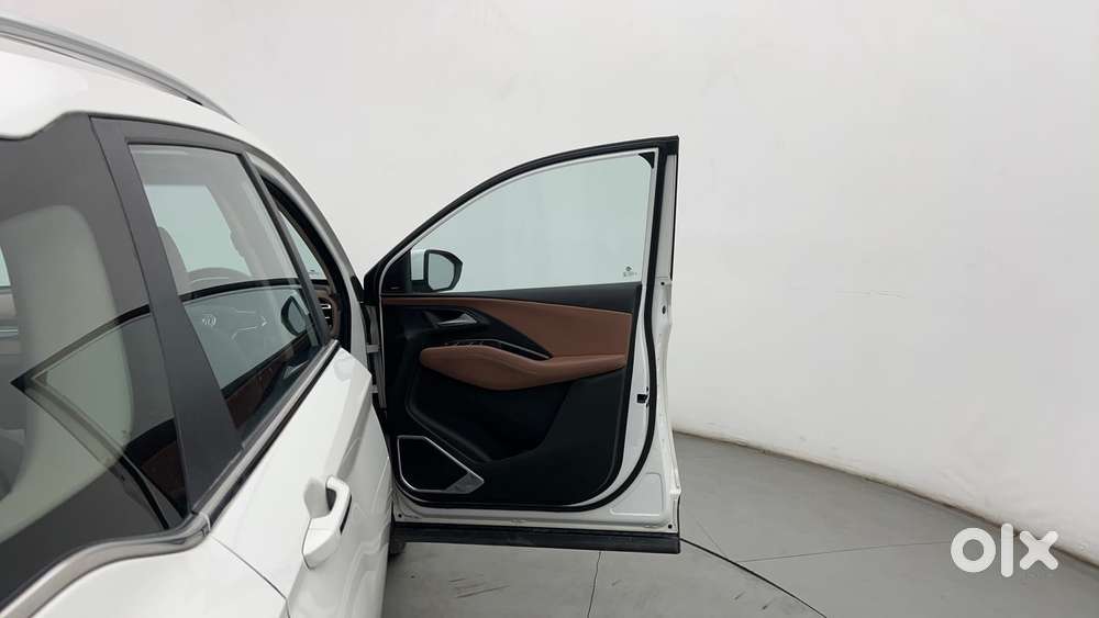 Mg Hector Plus Savvy Pro 1.5 Turbo Petrol Cvt 6 Str, 2023, Petrol