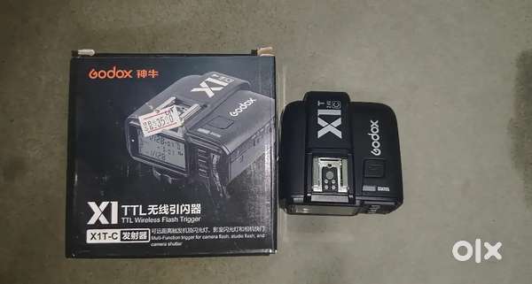 Godox X1t trigger & Tripod