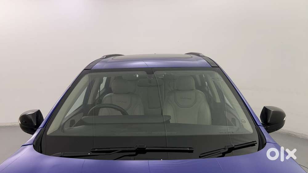 Mahindra Xuv700 2.0 Ax 5 Petrol Mt 7 Str, 2022, Petrol