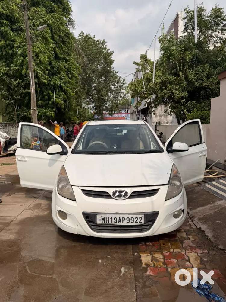 Hyundai I20 Asta 2010 With Sunroof Good Condition