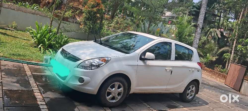 Hyundai I20 Asta Abs With Sunroof 2011