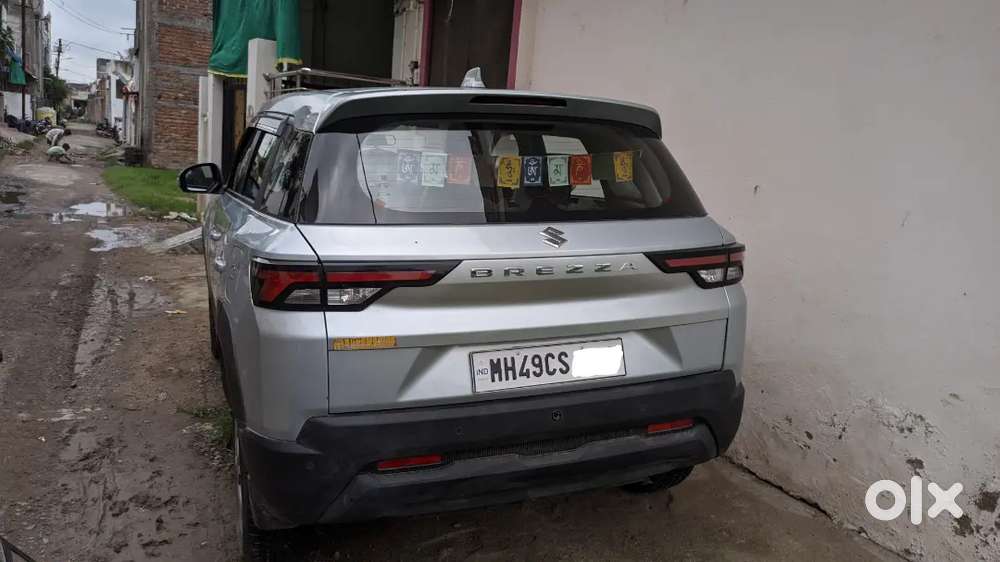 Almost New Maruti Brezza Vxi 2025 Petrol &ndash; Prime Splendid Silver