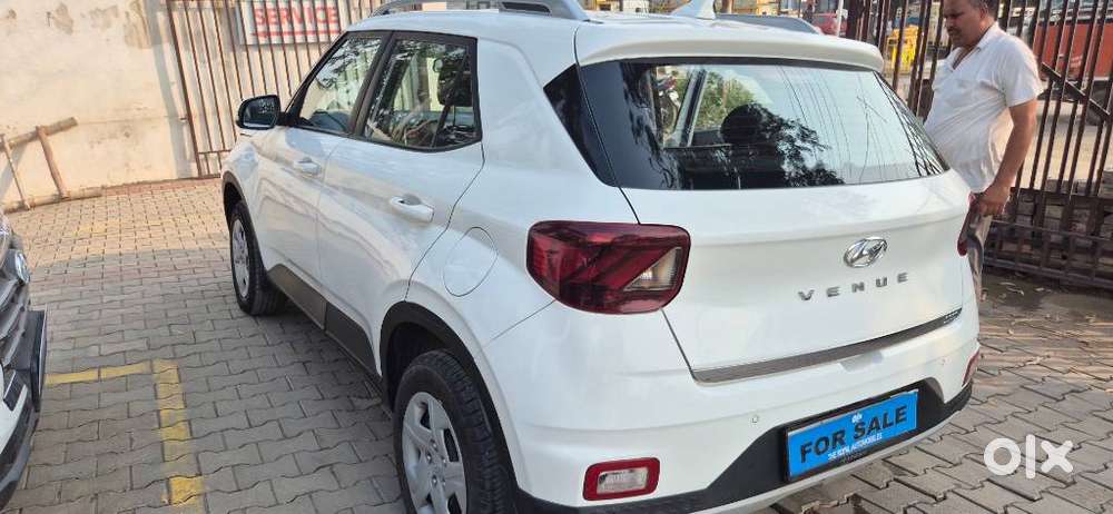 Hyundai Venue 1.2 S Plus, 2022, Petrol