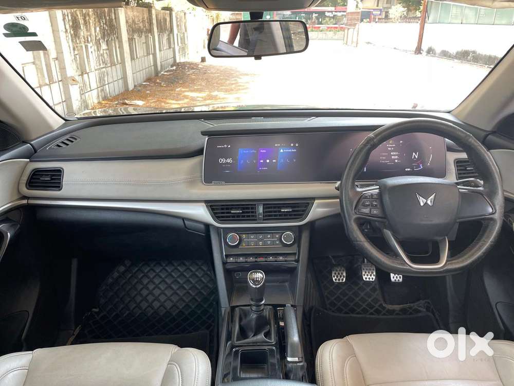 Mahindra Xuv700 2.0 Ax 5 Petrol Mt 7 Str, 2022, Petrol