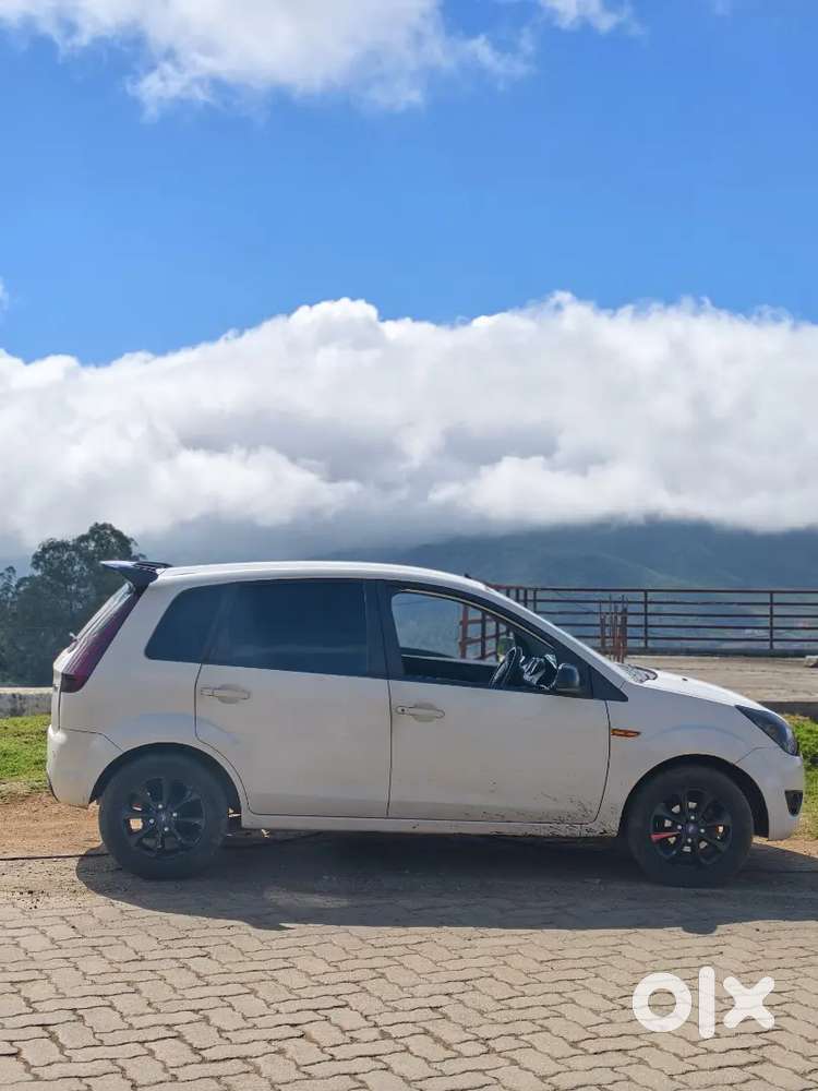 Ford Figo 2013 Petrol 137000 Km Driven