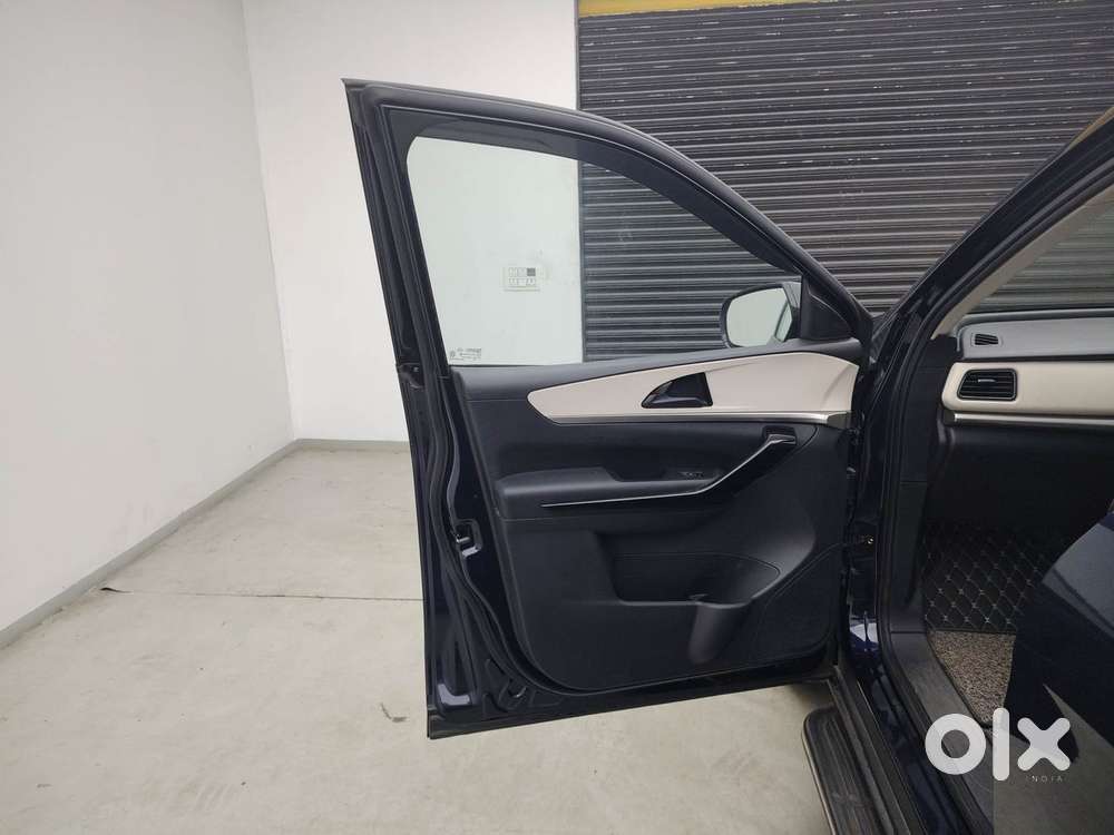 Mahindra Xuv700 2.2 Ax 5 Diesel At 7 Str, 2023, Diesel