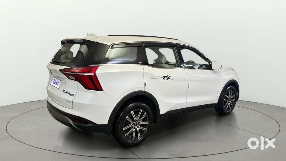 Mahindra Xuv700 2.0 Ax 7 Petrol Mt Str, 2025, Petrol