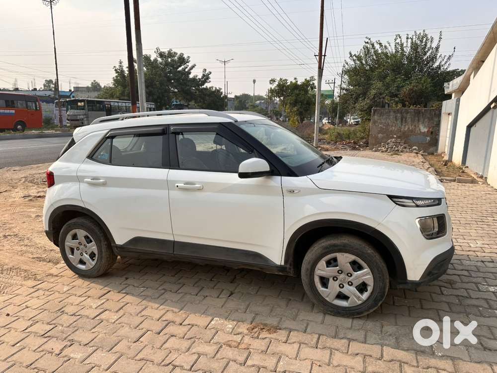 Hyundai Venue Petrol Manual 2019