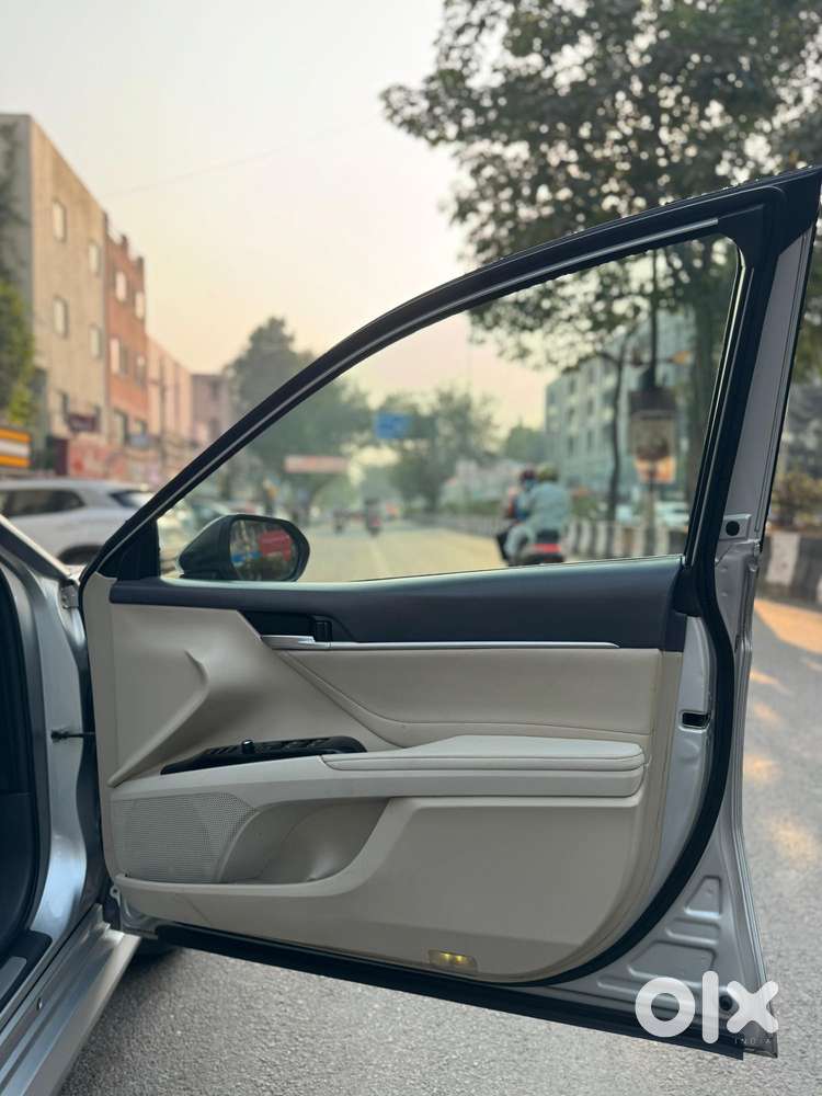 Toyota Camry Hybrid, 2021, Petrol