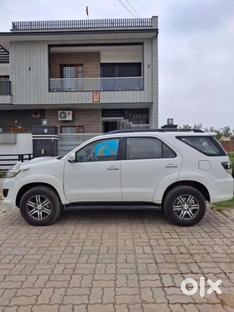 Toyota Fortuner 2015