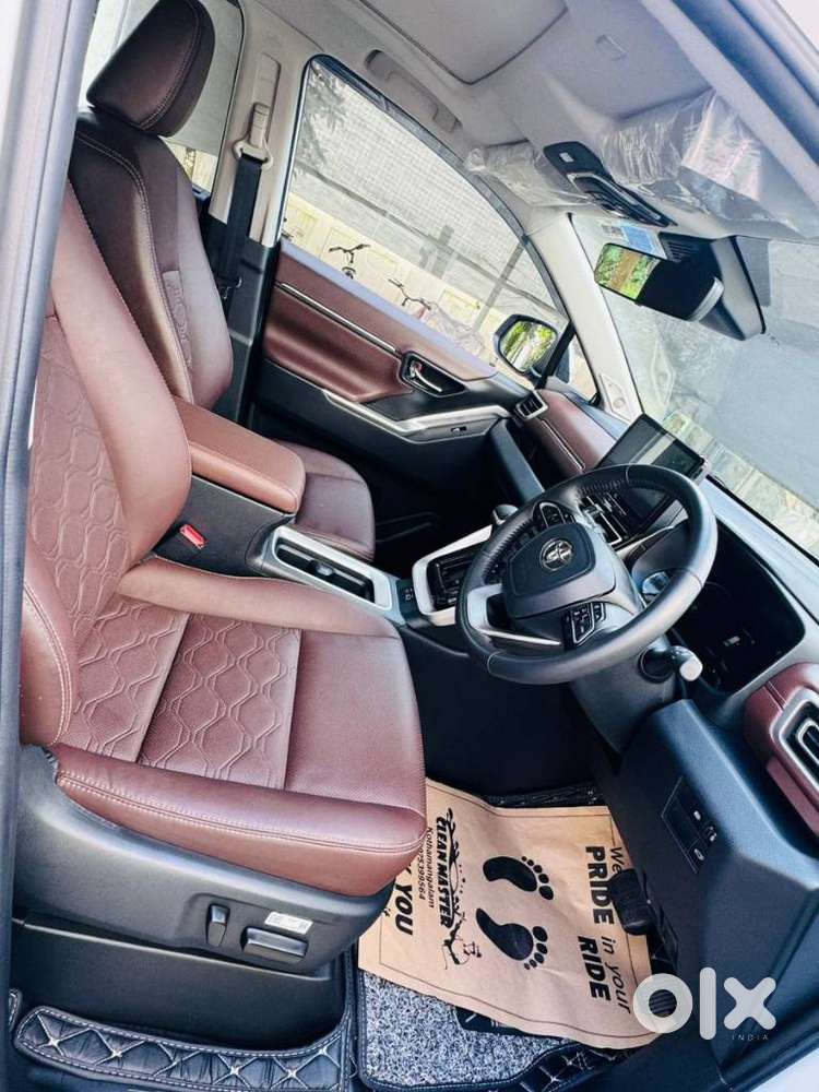 Toyota Innova Hycross 2.0 Zx (o) Hybrid 7 Str, 2023, Petrol