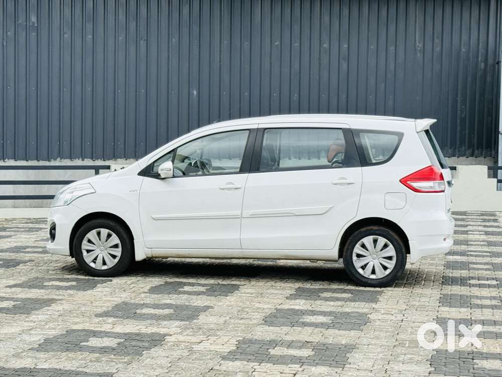 Maruti Suzuki Ertiga Vxi At Petrol, 2016, Petrol