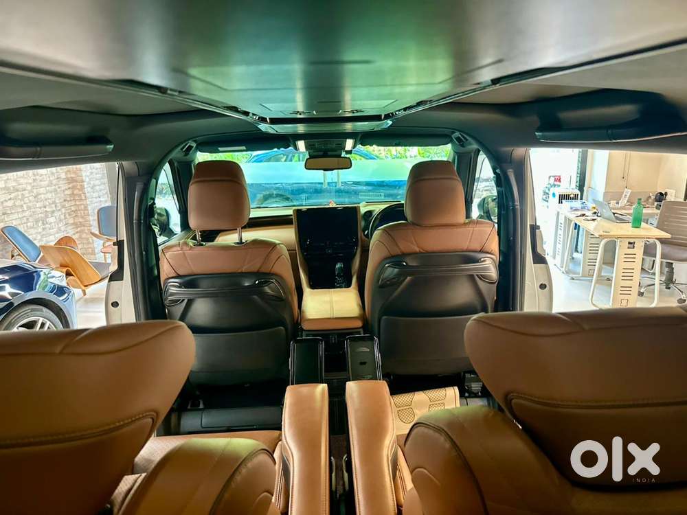 Toyota Vellfire Vip – Executive Lounge, 2024, Petrol