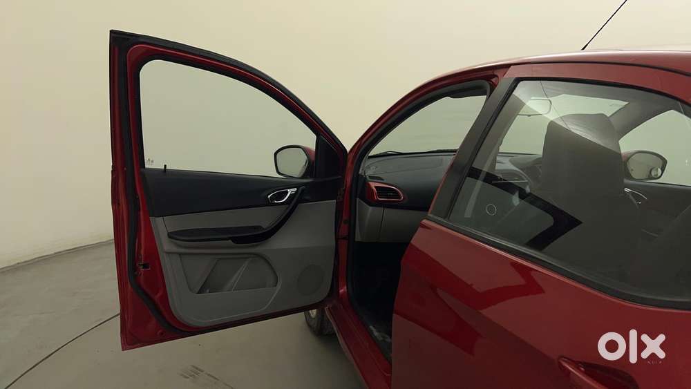 Tata Tiago Xza, 2017, Petrol