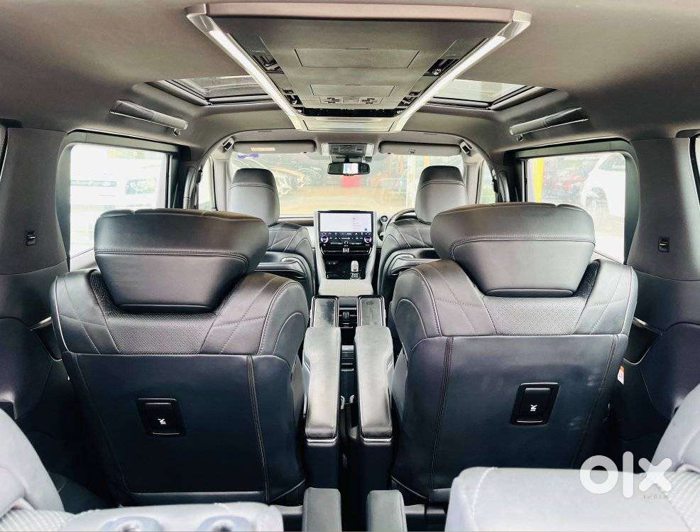 Toyota Vellfire 2.5 Executive Lounge, 2025, Petrol