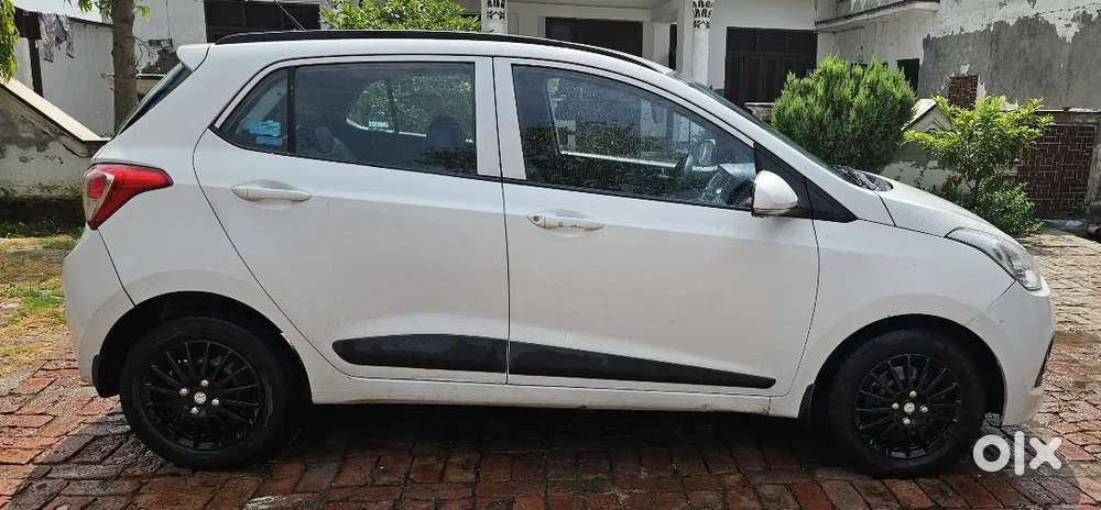 Hyundai Grand I10 2015 Petrol 142000 Km Driven