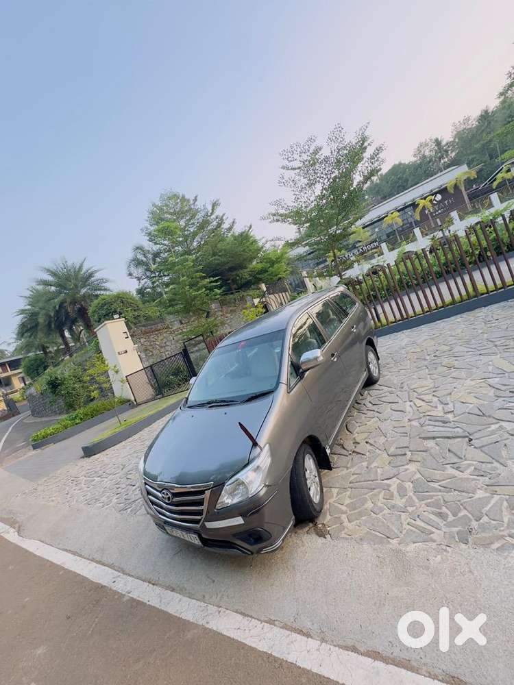 Car Rent Innova 2012v