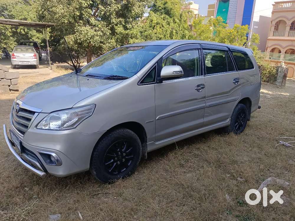 Toyota Innova Petrol 2013 Km Driven