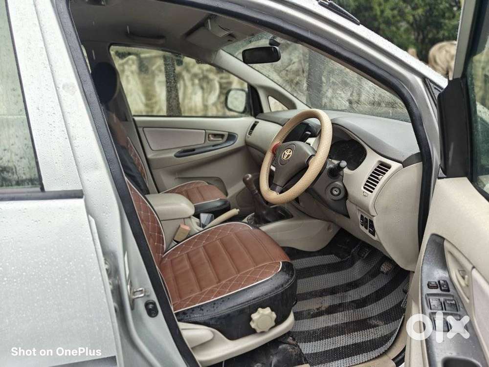 Toyota Innova 2009-2011 2.5 E 7 Str, 2010, Diesel