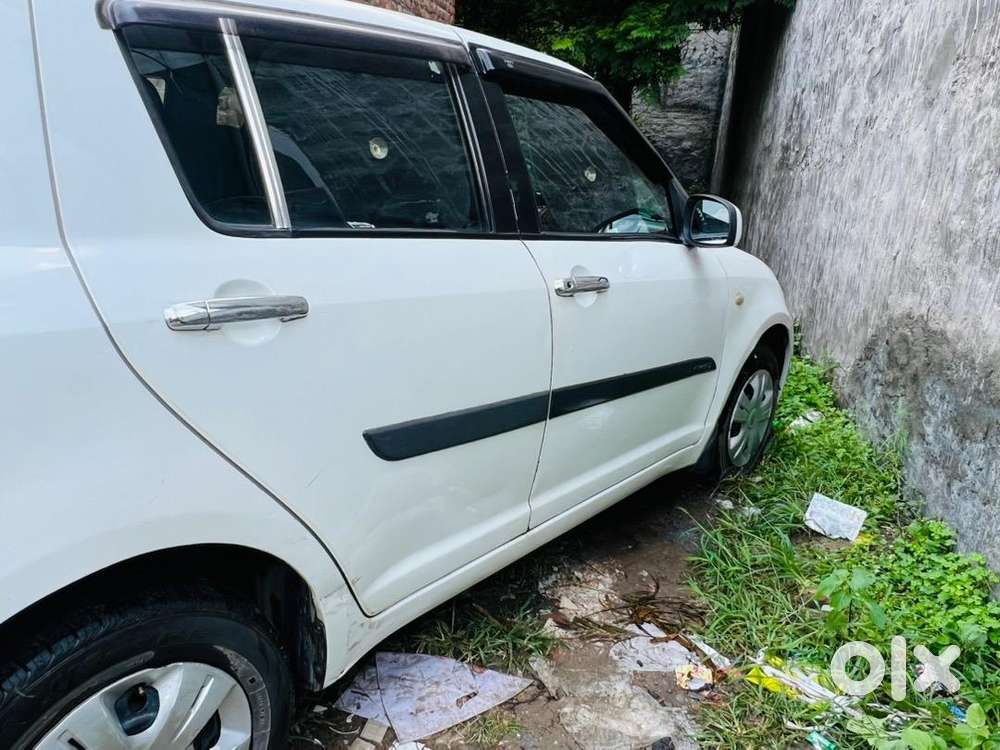 Maruti Suzuki Swift 2010 Petrol+cng  Ch Regd. 95000 Km Driven