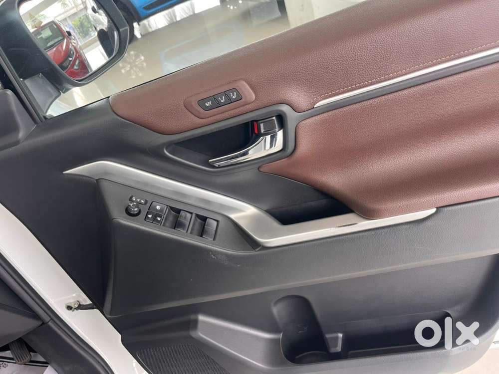 Toyota Innova Hycross 2.0 Zx (o) Hybrid 7 Str, 2024, Petrol