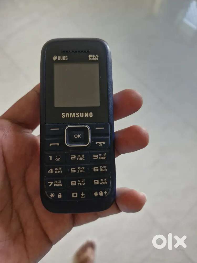 Samsung Keypad Dual Sim (Fm Radio) Only phone and cable is available.
