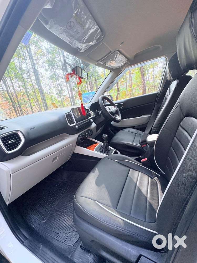 Hyundai Venue 2026 Petrol 4500 Km Driven