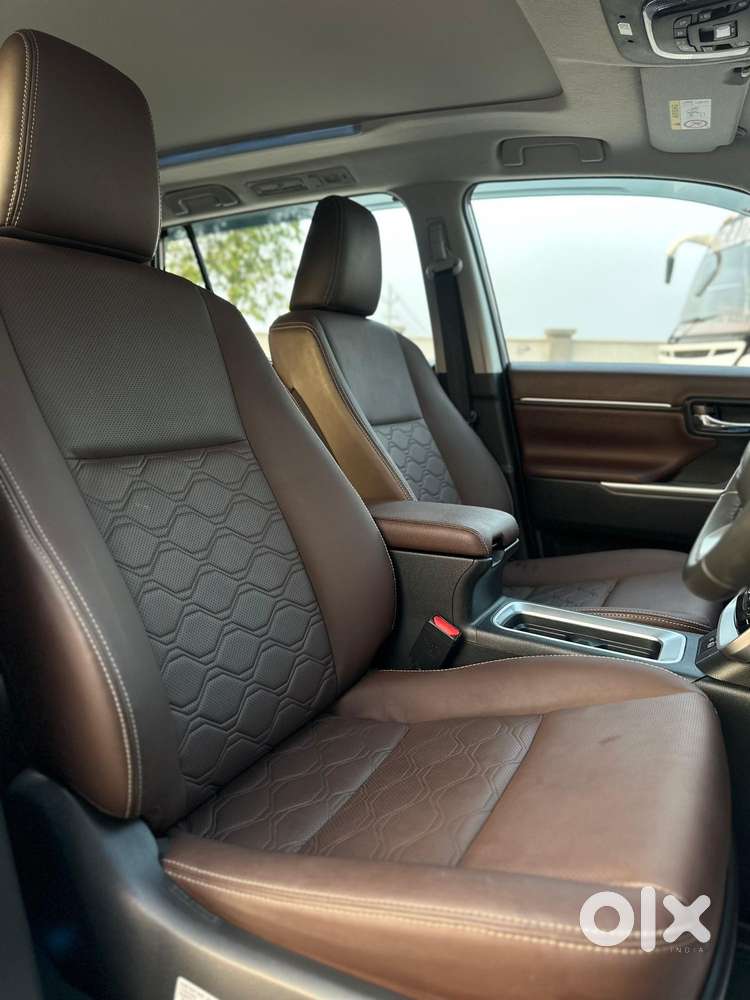 Toyota Innova Hycross 2.0 Zx (o) Hybrid 7 Str, 2025, Petrol