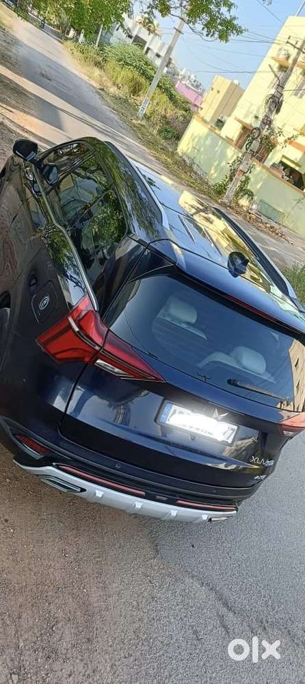 Mahindra Xuv700 2.2 Ax 7 Diesel Mt Luxury Pack Str, 2023