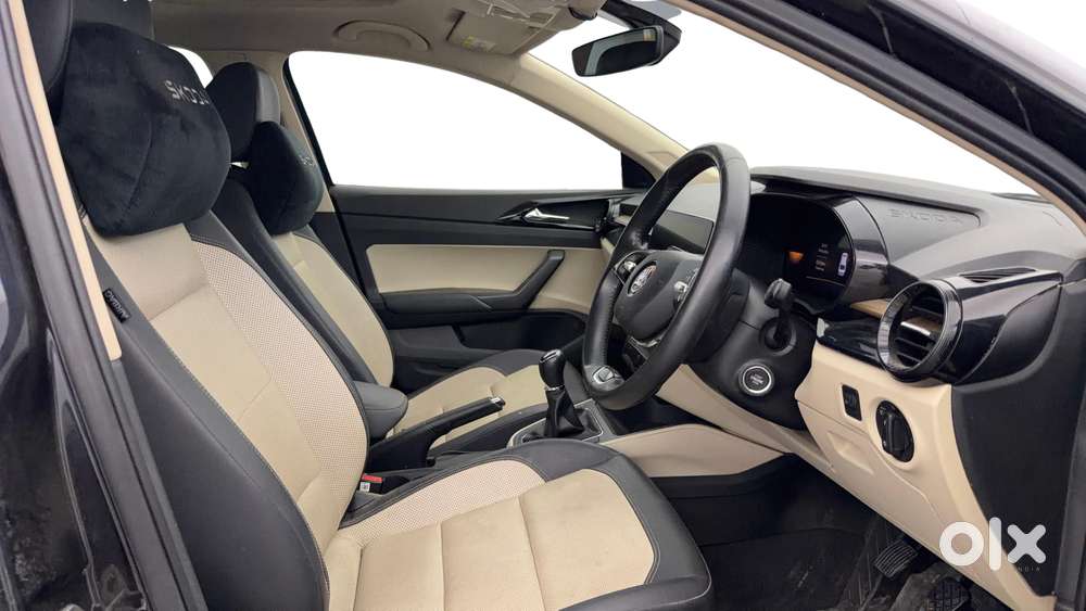 Skoda Slavia Style 1.0l Tsi Mt, 2023, Petrol
