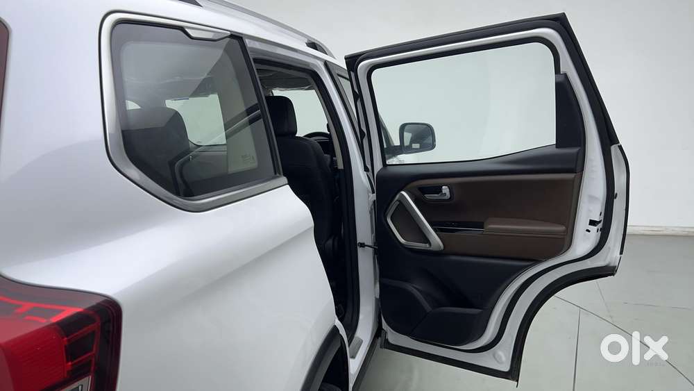 Mahindra Scorpio N Z8 Petrol At 7 Str, 2023, Petrol