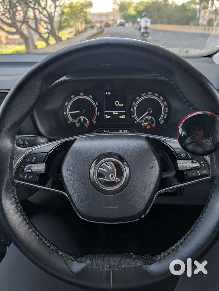 Skoda Kylaq Signature Billant Silver