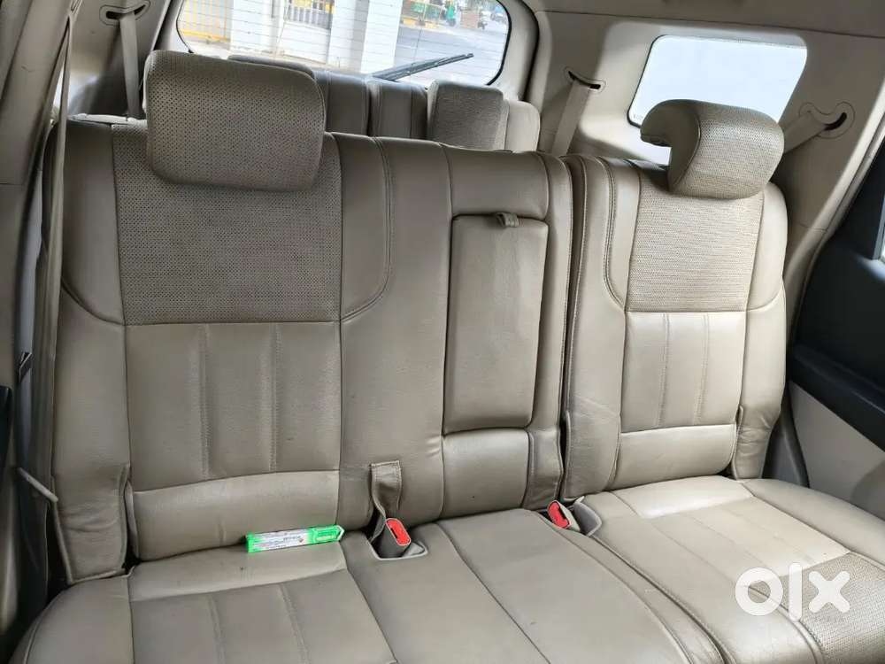 Mahindra Xuv W10 2016