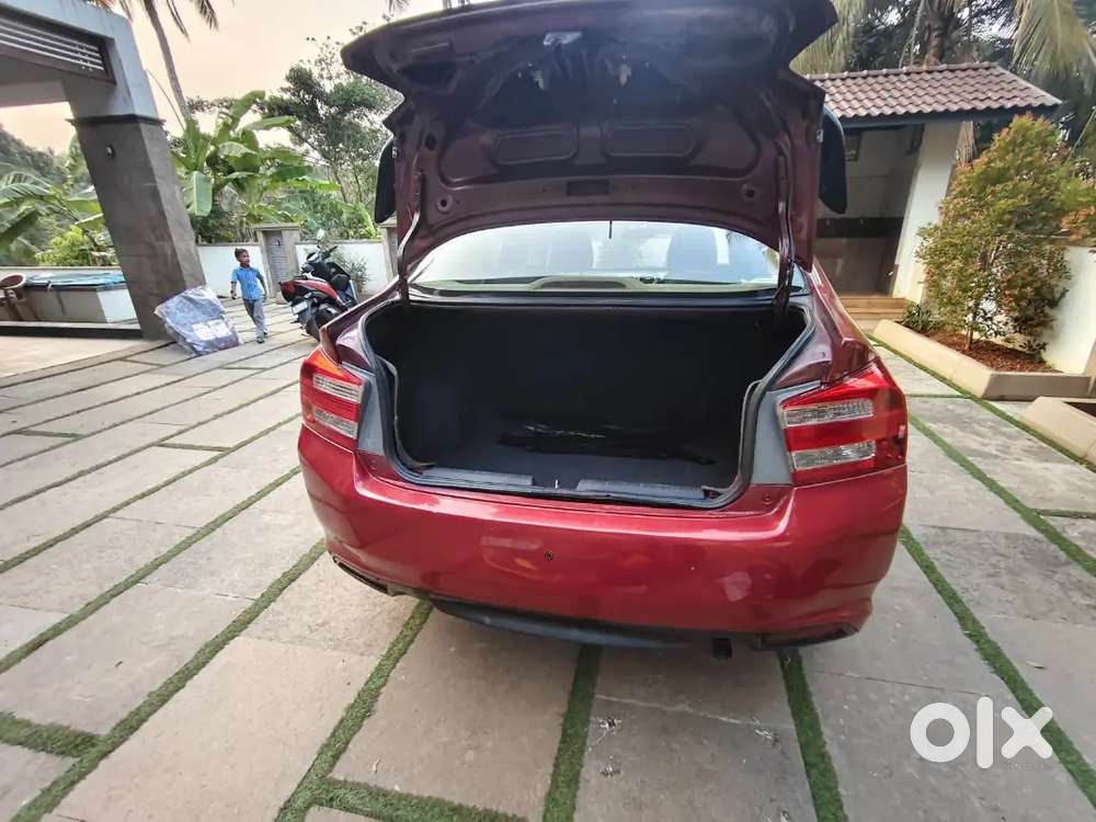 Low Km Driven  Cvt Automatic Honda City Company Maintained