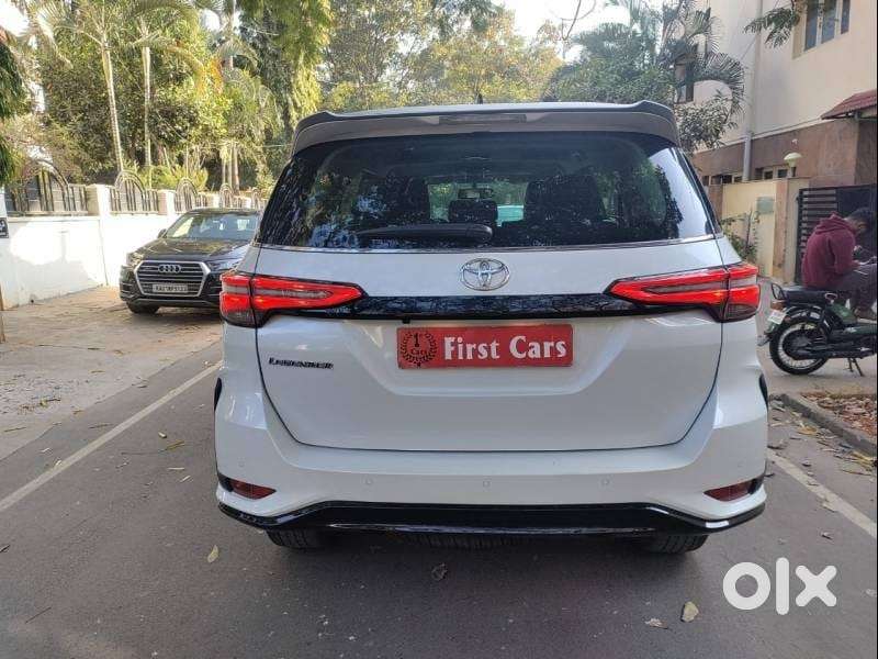 Toyota Fortuner Legender