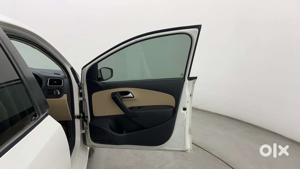 Volkswagen Polo Petrol Highline 1.2l, 2016, Petrol