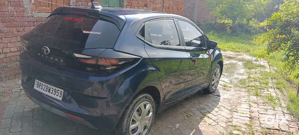Tata Altroz 1.2 Plus 2025 Sunroof