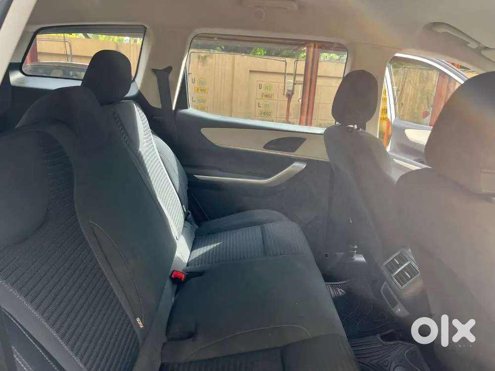 Mahindra Xuv700 Ax Petrol 2022 Immaculate Condition
