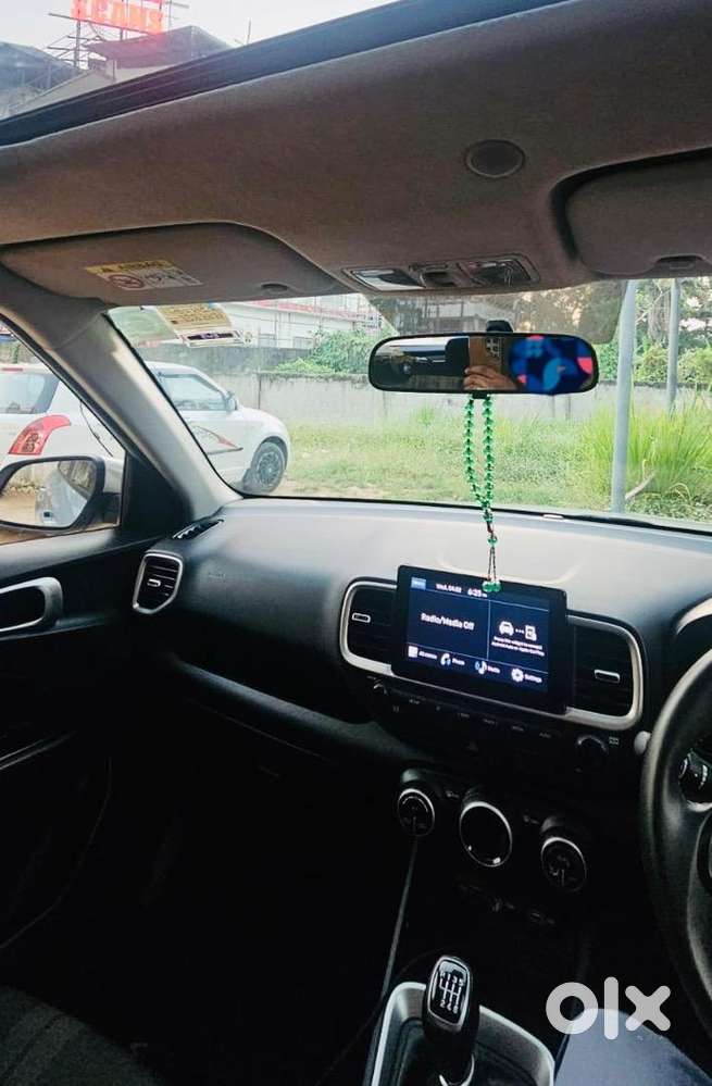 2022 Hyundai Venue Sx Diesel  Sunrooffull Insurance Till 2027