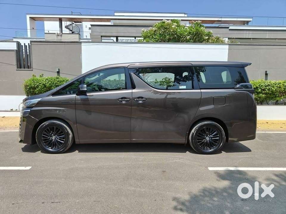 Toyota Vellfire 2.5 Executive Lounge, 2021, Petrol