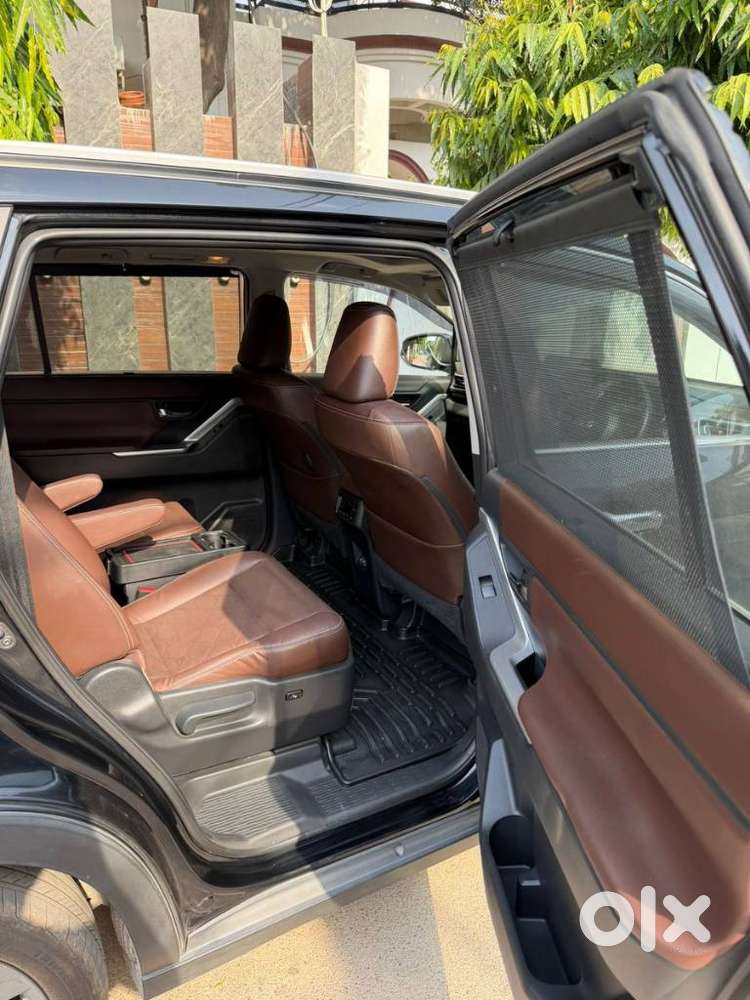 Toyota Innova Hycross 2.0 Zx Hybrid 7 Str, 2025, Petrol