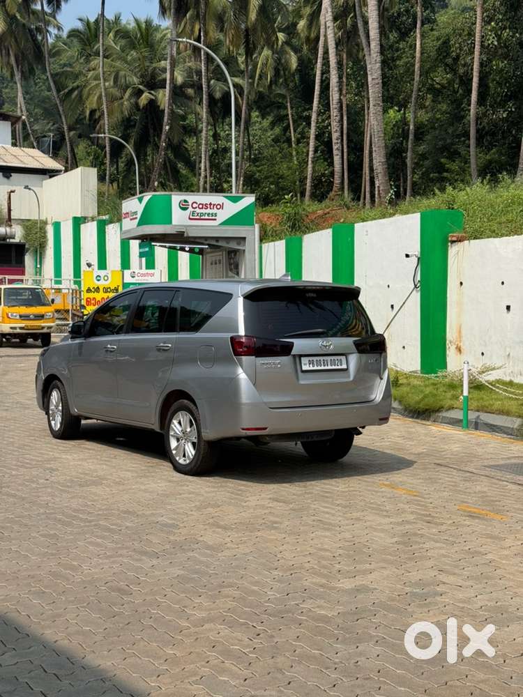 Toyota Innova Crysta 2016 Diesel Well Maintained