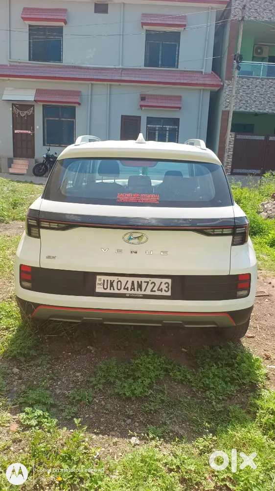 Venue Sx Mt 2nd Top Model With Automatic Climate Controls, Sunroof.