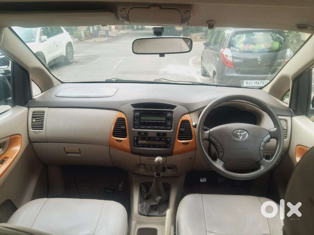 Toyota Innova 2.5 V 8 Str, 2010, Diesel